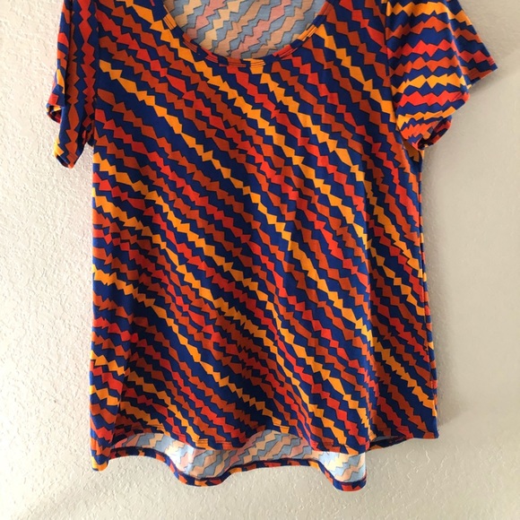 LuLaRoe T Shirt - Picture 2 of 2